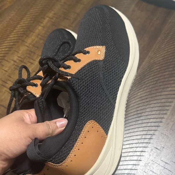 Florsheim Black and Tan Sneakers - Picture 4 of 6